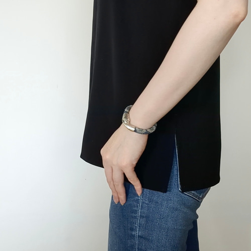 ヘビモチーフ・アニマルカラー】ビーズブレスレット｜神聖な守り