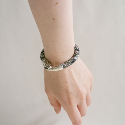 ヘビモチーフ・アニマルカラー】ビーズブレスレット｜神聖な守り