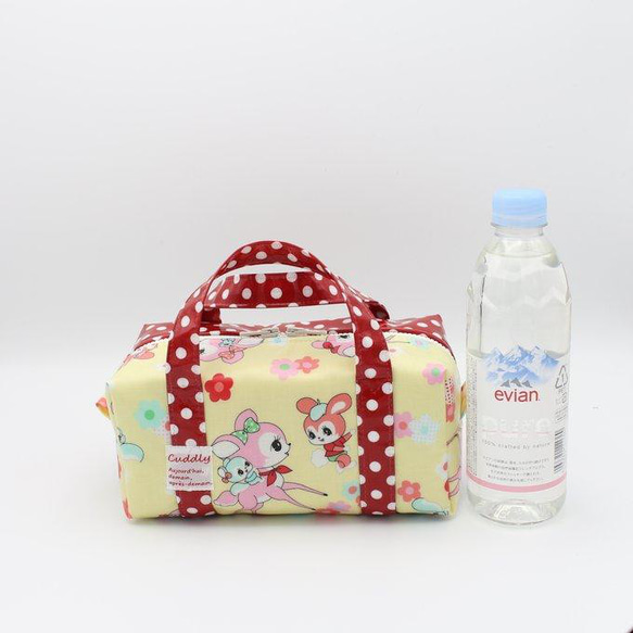 保冷　防水・撥水ラミネート素材のランチポーチ　ハニーチューン　赤水玉　ランチバッグ　お弁当　出産祝い　離乳食　女の子　塾 1枚目の画像
