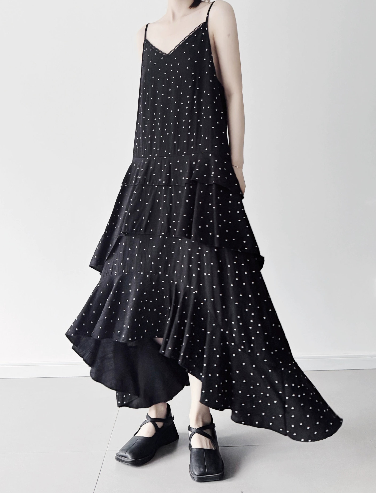モノトーンの水玉模様で馴染みやすい♪フィッシュテールワンピース