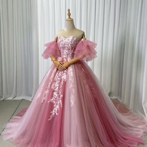 送料無料！カラードレス 可愛い フリル袖 リーフ刺繍 ピンク 抜群の