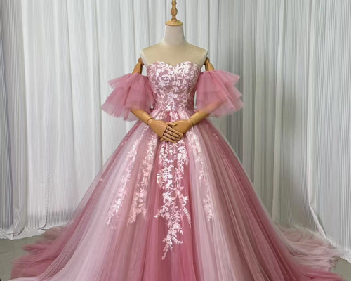 送料無料！カラードレス 可愛い フリル袖 リーフ刺繍 ピンク 抜群の