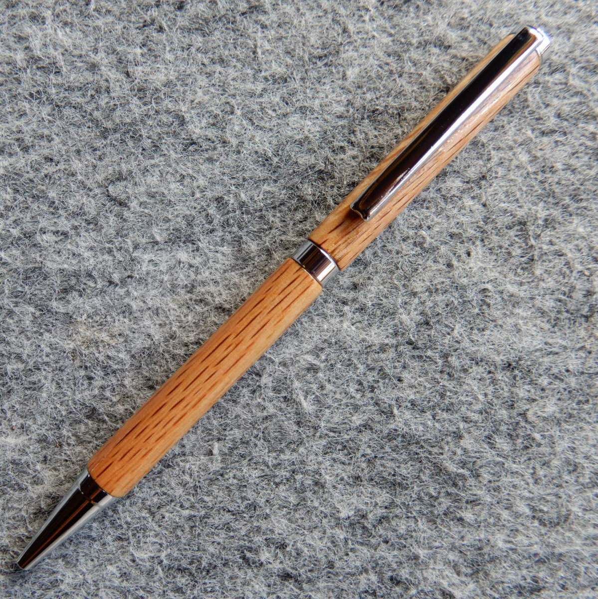 ボールペン　木軸　回転式　レッドオーク（P023）