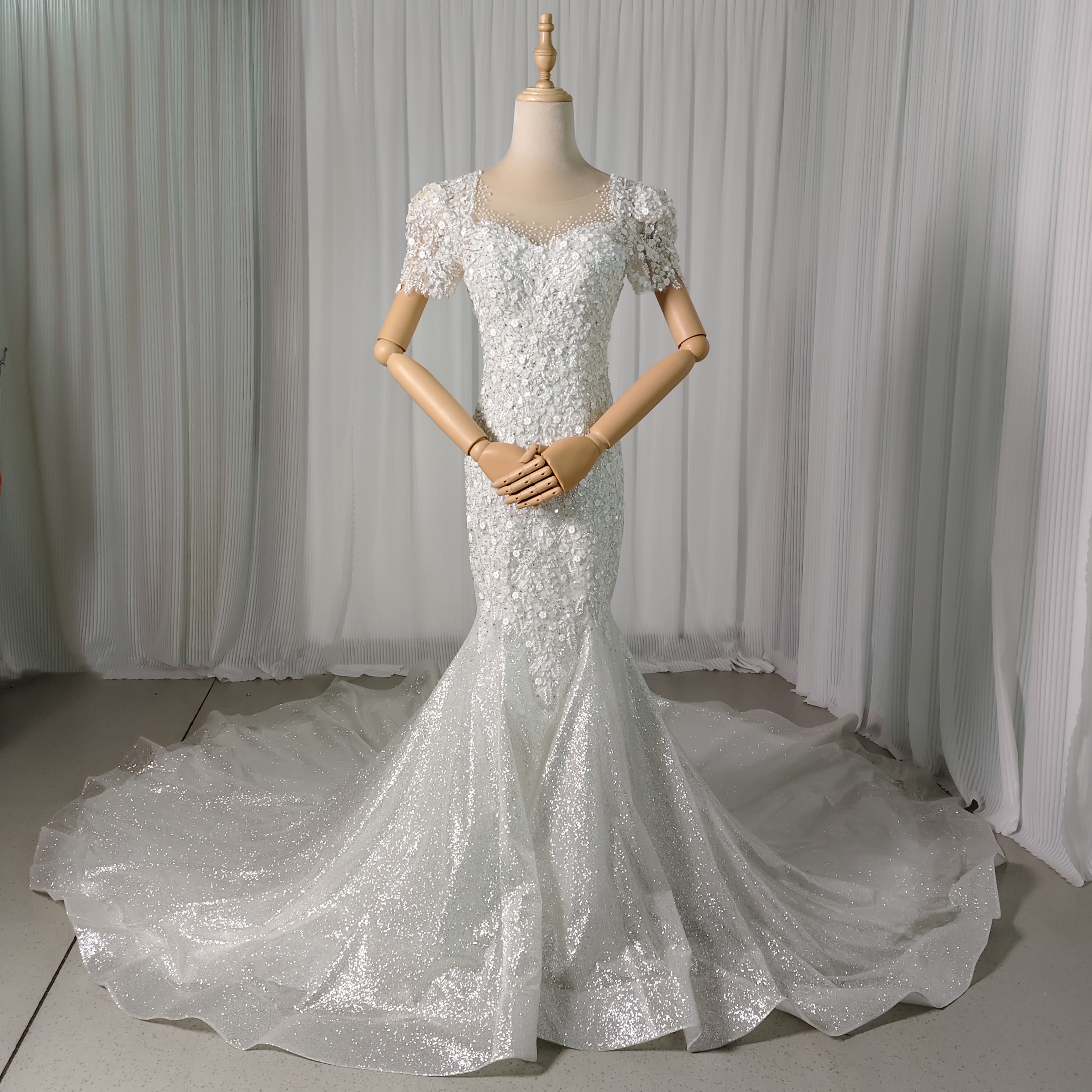 送料無料！ウェディングドレス 半袖 編み上げ 韓国風ドレス ビジュー マーメイド トレーン 結婚式 バックレス