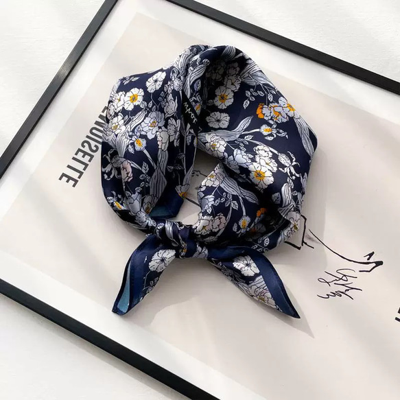 花柄シルク100%スカーフ ネイビー約53cm 絹スカーフ 高級感 オー
