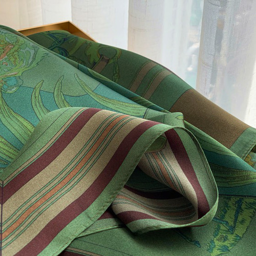 新品 大判シルクスカーフ 鳥柄 深緑色 ヴィンテージ Ferragamo