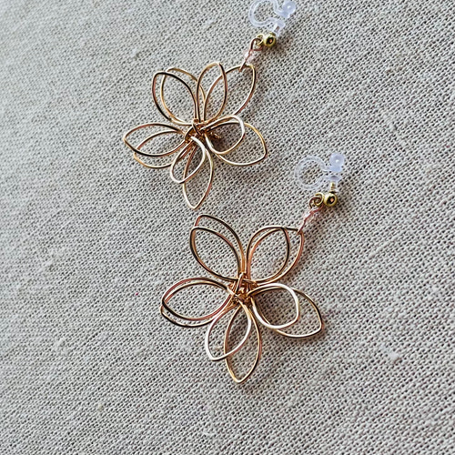 ピンクゴールド*ワイヤーフラワー♢金アレイヤリング・ピアス変更可