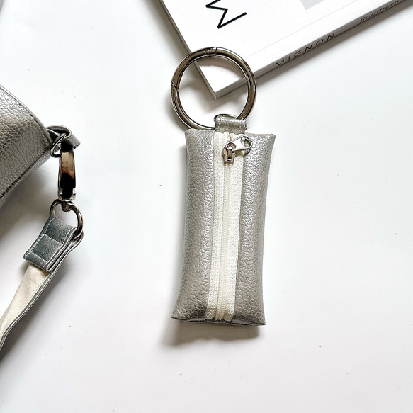 カラビナ付きリップケースポーチ／バッグチャーム【シルバー】 その他