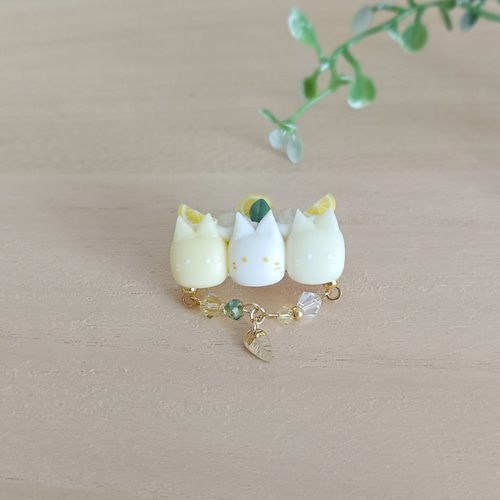 レモネードなネコキューブブローチ .猫 レモン ブローチ DOKUNEKO