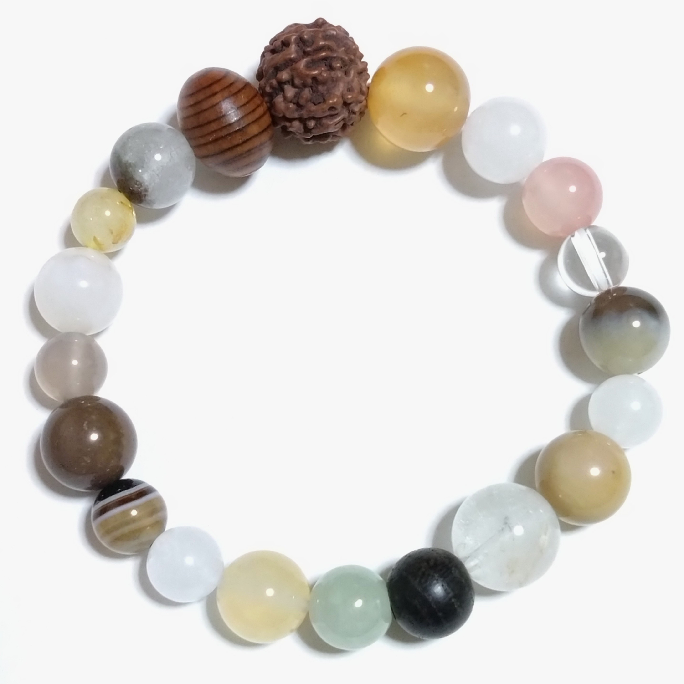 木の実のブレスレット