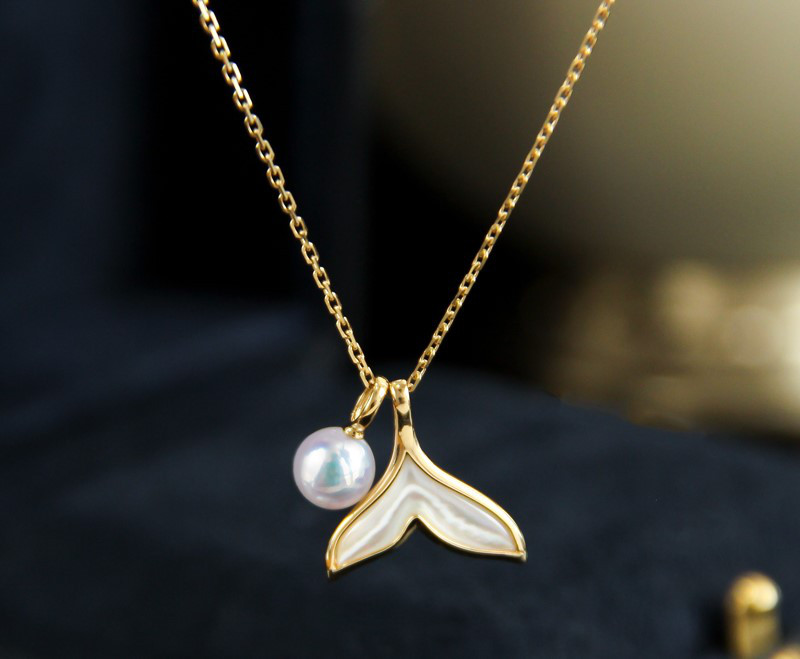 【ラコルセ】日本製 5.5-8mm アコヤ貝 海水螺鈿ペンダント 18金 マーメイドデザインネックレス 鎖骨チェーン 一生もの