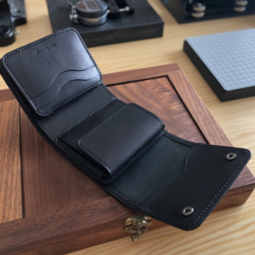 新喜皮革コードバン×サドルレザー 三つ折りミニウォレット 総手縫い ブラック 完成品 新喜皮革コードバン×サドルレザー 三つ折りミニ
