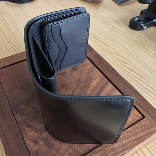 新喜皮革コードバン×サドルレザー 三つ折りミニウォレット 総手縫い ブラック 完成品 新喜皮革コードバン×サドルレザー 三つ折りミニ