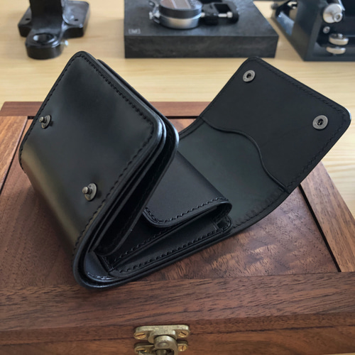 新喜皮革コードバン×サドルレザー 三つ折りミニウォレット 総手縫い ブラック 完成品 新喜皮革コードバン×サドルレザー 三つ折りミニ