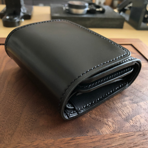 新喜皮革コードバン×サドルレザー 三つ折りミニウォレット 総手縫い ブラック 完成品 新喜皮革コードバン×サドルレザー 三つ折りミニ