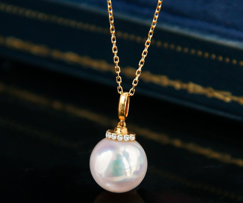 【La Corser】日本製 8-10mm アコヤ天然海水真珠ペンダント 18Kゴールド ダイヤモンド入り クラウンデザインネッ