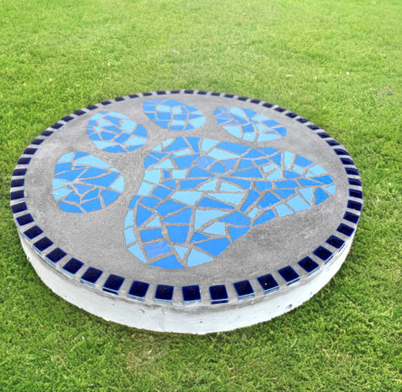 セール品　27cm  犬猫の足型ガーデンステップ（ブルー） 4枚目の画像