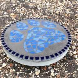 セール品　27cm  犬猫の足型ガーデンステップ（ブルー） 2枚目の画像