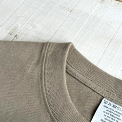 8くま 刺繍Tシャツ（サンドカーキ）【在庫限り】 3枚目の画像