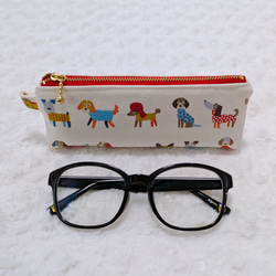 1103．可愛い タコさんウインナー柄の4重ガーゼハンカチ 白