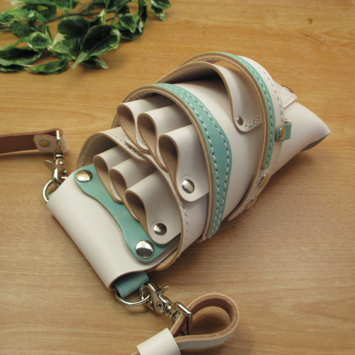 手縫い 本革 6丁差し シザーケース [革ベルト付き]（ ホワイト×空色