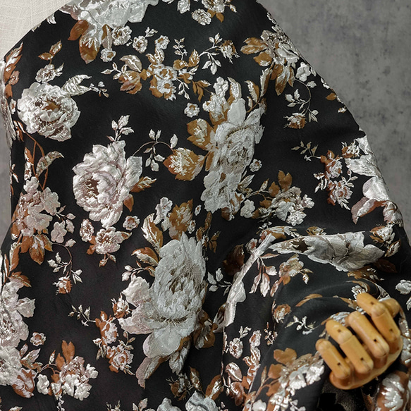 長さ1m ジャガード生地 大判 花柄 大花 黒 金糸 浮彫 綺麗 上品 布