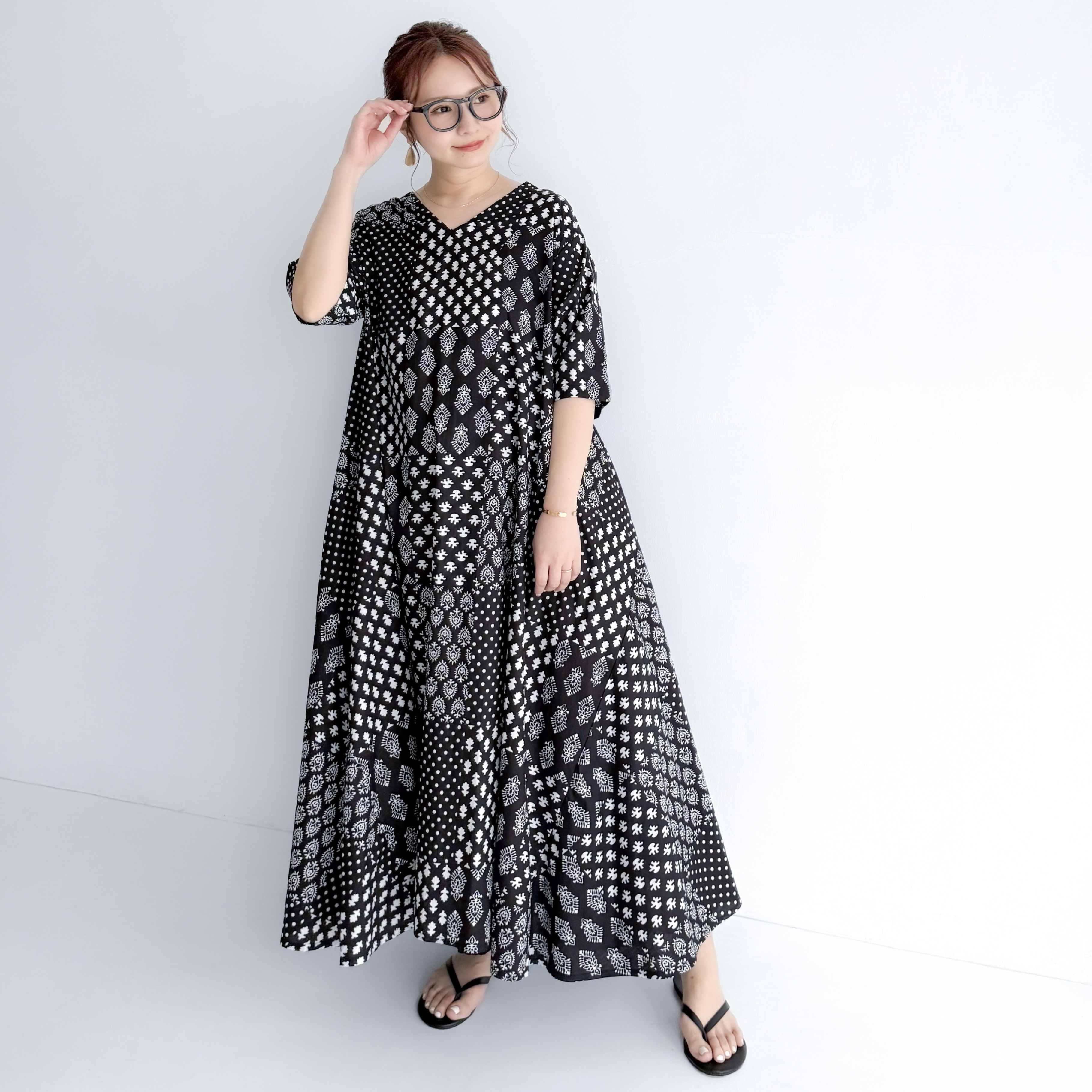 インド綿 プリント Vネック ドレープ ワンピース〔ブラック〕