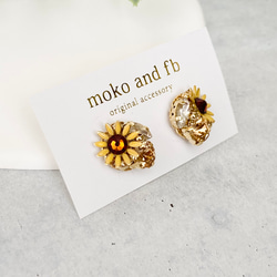 小さなひまわりのビジューピアス/イヤリング　アレルギー対応　向日葵　ゴールド　イエロー　夏 4枚目の画像