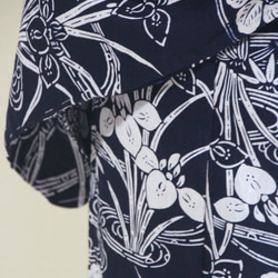 手染め型染　型染浴衣　【濃紺】　型染の万寿菊と菖蒲が美しい　モアトールサイズ　裄70ｃｍ　総手縫い木綿 4枚目の画像