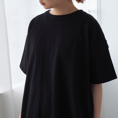 暑秋も着やすい万能ブラック ロング丈 ゆるシルエットカットソー
