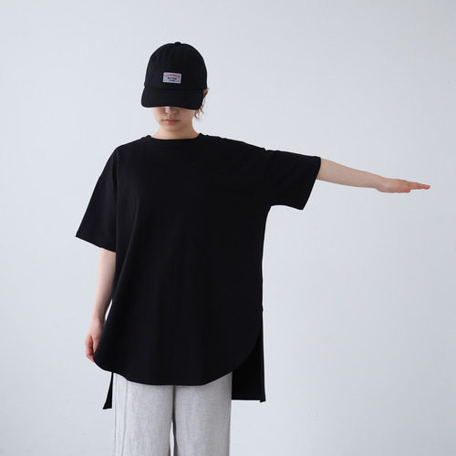 暑秋も着やすい万能ブラック ロング丈 ゆるシルエットカットソー