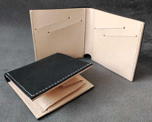 イタリアンレザー × ハンドメイド 二つ折り財布（黒） 薄い二つ折り財布 手縫い イタリアンレザー 黒 メンズ レディース 二