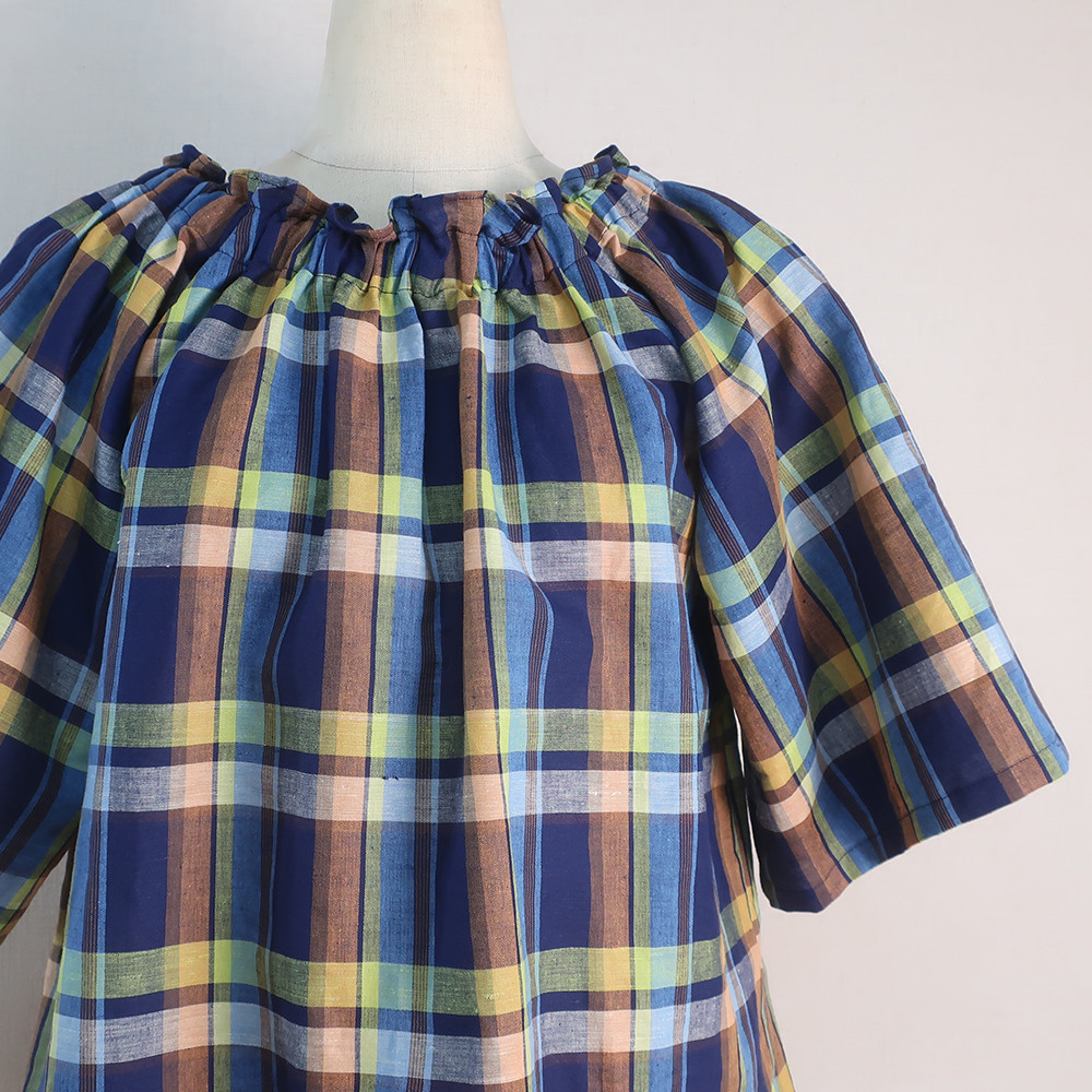 【生地あと僅か】甘過ぎない大人の配色 涼しい五分袖スモックブラウス（ハーフリネン／チェック柄）