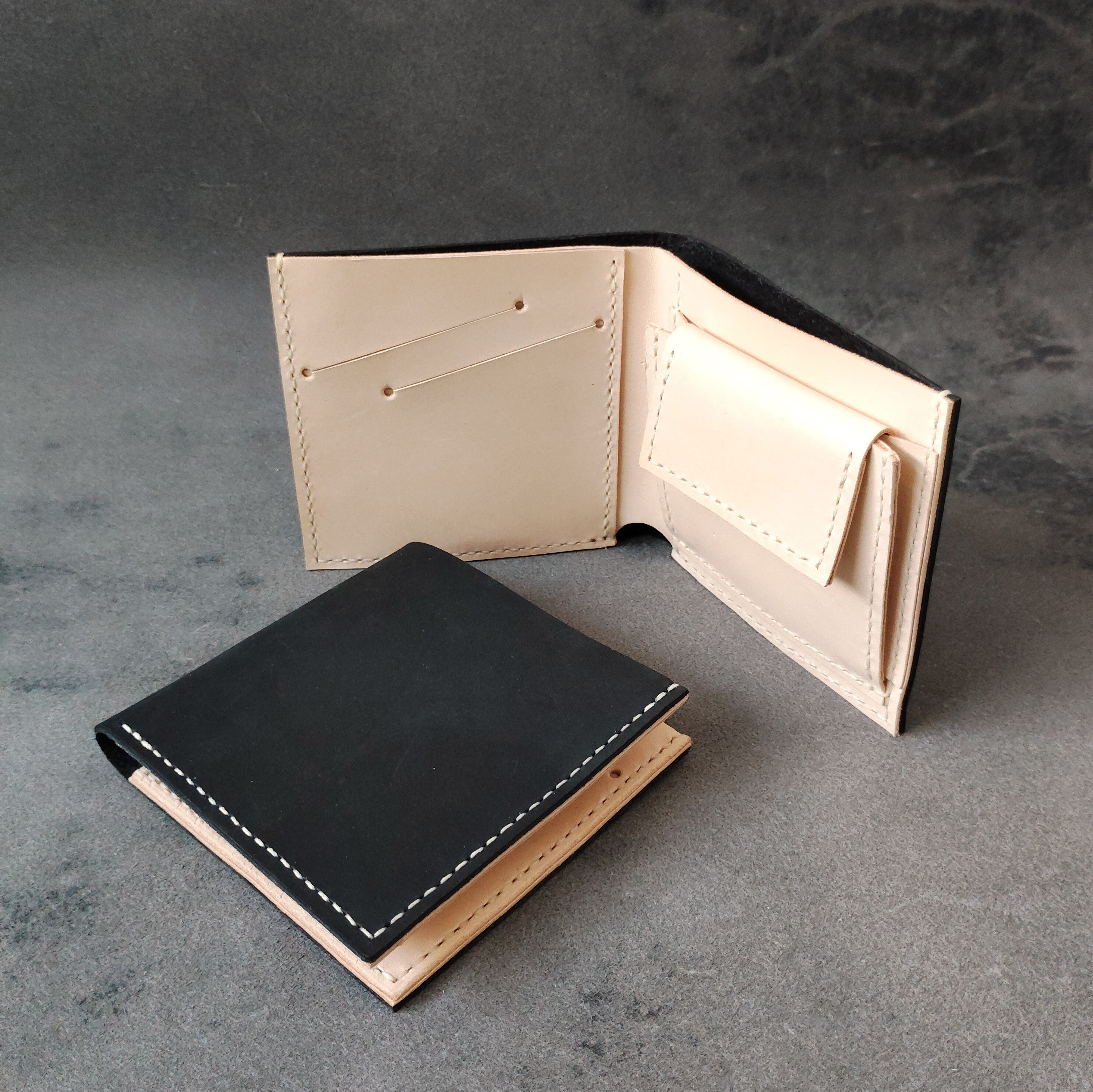 薄い二つ折り財布　イタリアンレザー ヌメ革 ブラック 手縫い メンズ レディース