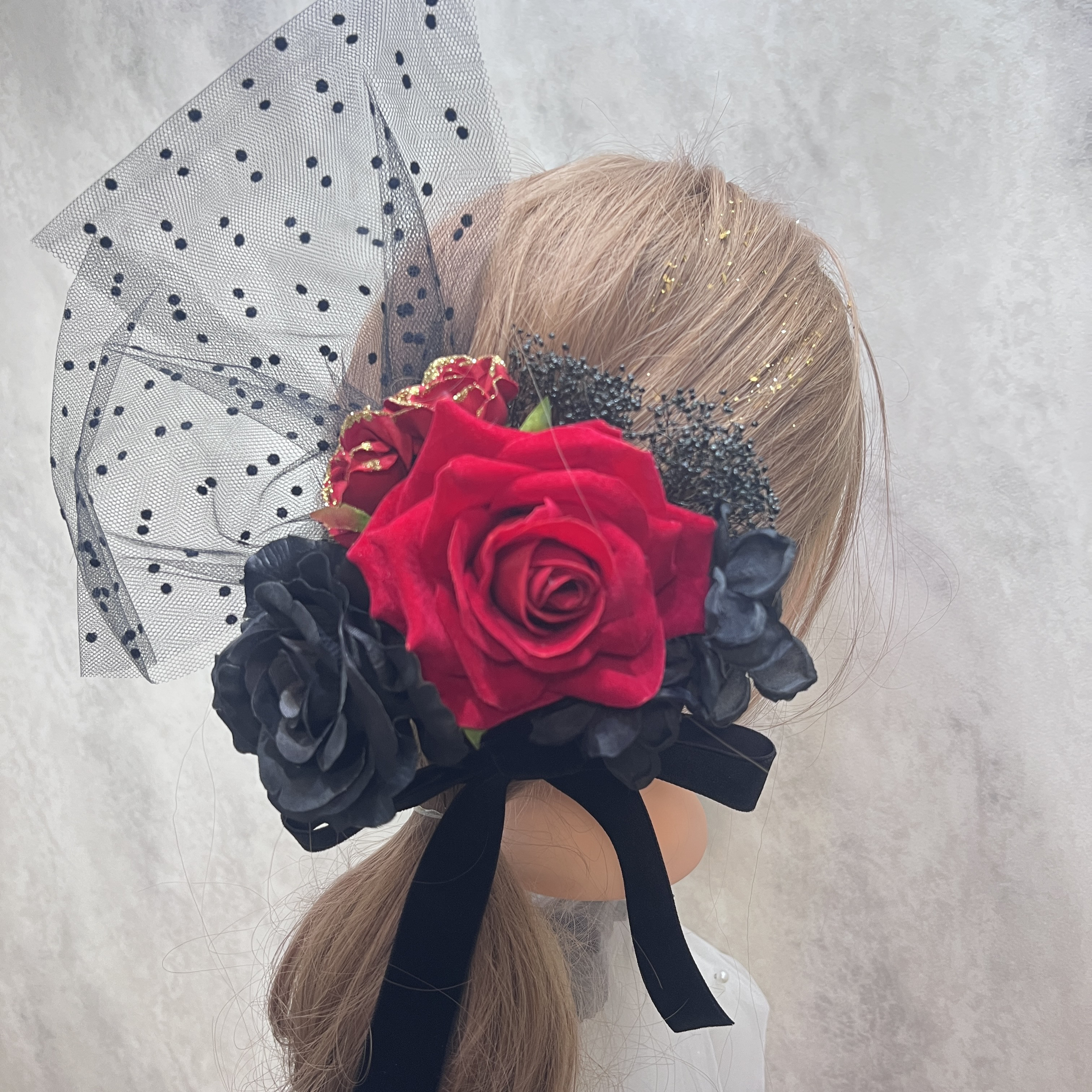 hr81 バラ レッド　ブラック 和装 髪飾り 成人式 着物 振袖 結婚式