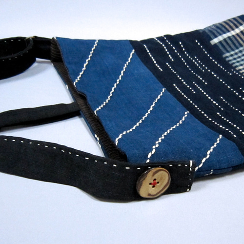 古布リメイクバッグ／襤褸／藍染／刺し子／大きめバッグ／パッチワーク／ショルダー ショルダーバッグ 刺し子 格子 本藍染 古布 パッチワーク s2273