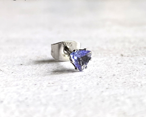 希少 天然 非加熱 タンザナイト 4mm トライアングル ピアス 片耳用