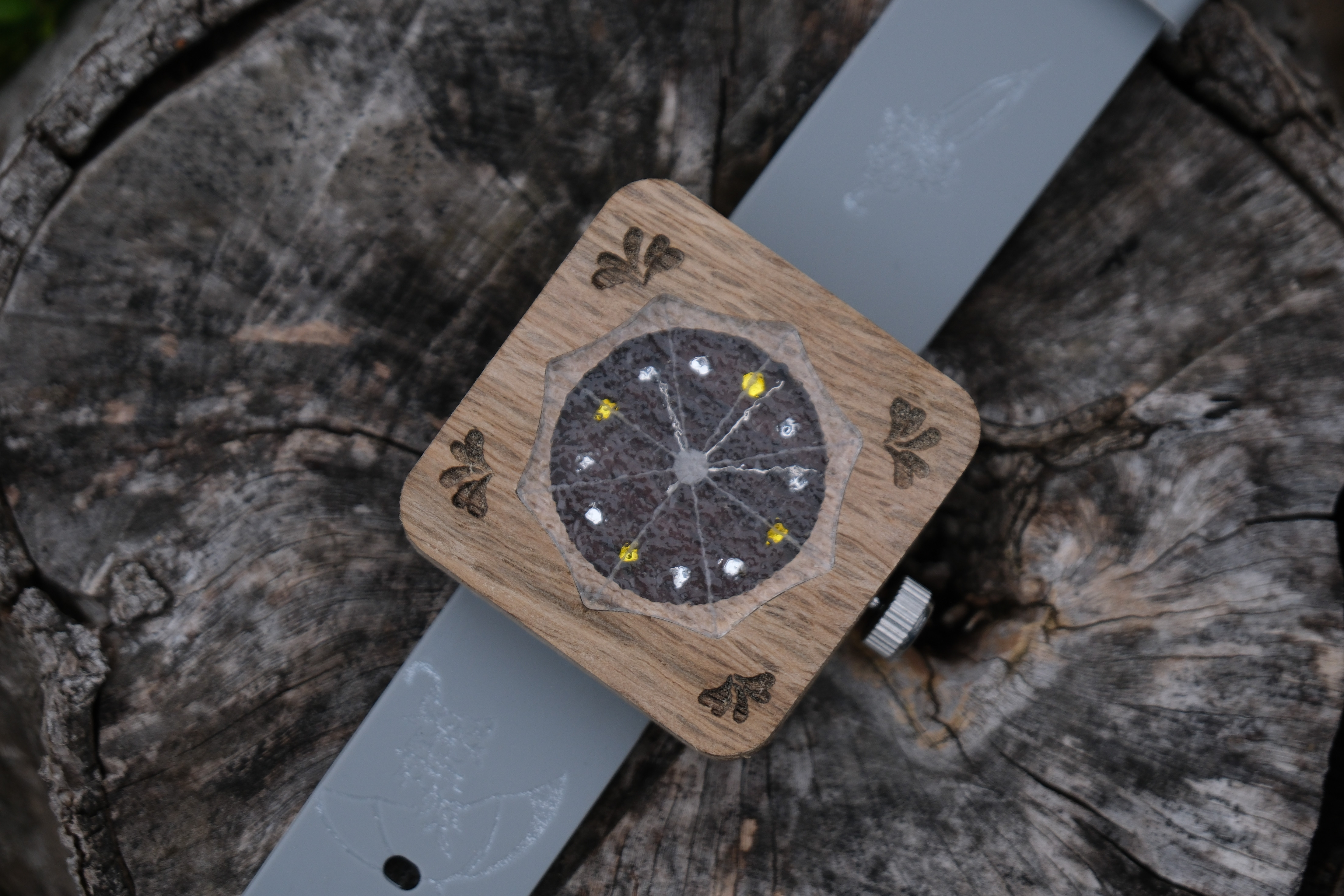 樫の木製腕時計｜「翠月」カスミシリーズ”晴れ待ち傘”