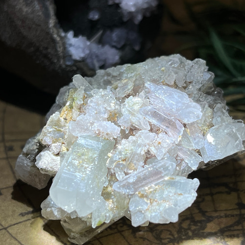 ヒマラヤ　インド　マニハール産　水晶　クリスタル　虹入り　クラスター　原石 ヒマラヤ インド マニハール産 水晶 クリスタル 虹入り