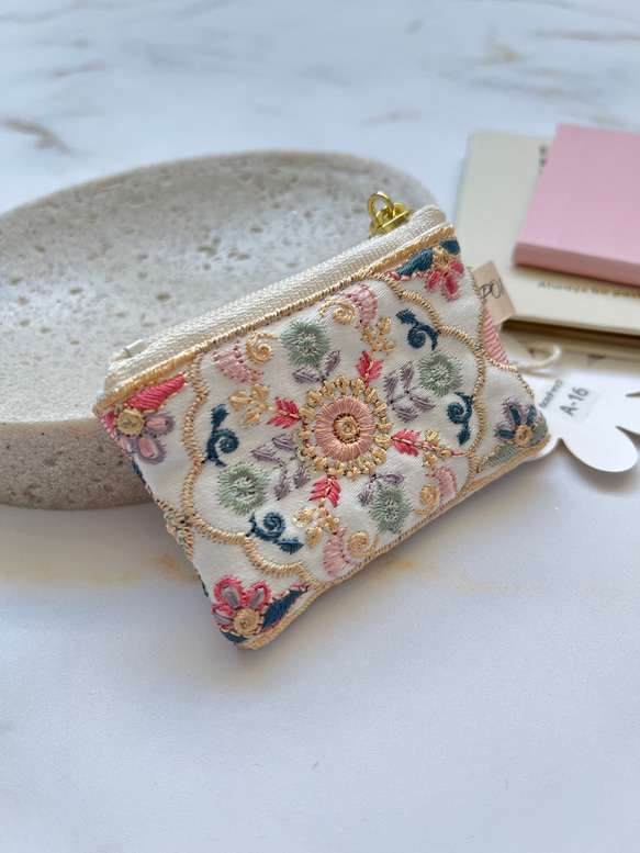 インド刺繍生地を贅沢に両面使った 6cmファスナーポーチ ポーチ POM