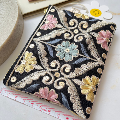 インド刺繍生地を贅沢に両面使った 12cmファスナーポーチ ポーチ POM