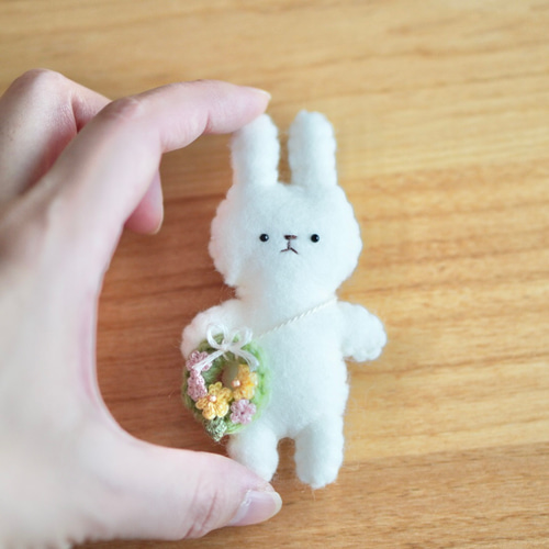 手編みの花咲く、ミニチュアうさぎさんのぬいぐるみ ぬいぐるみ
