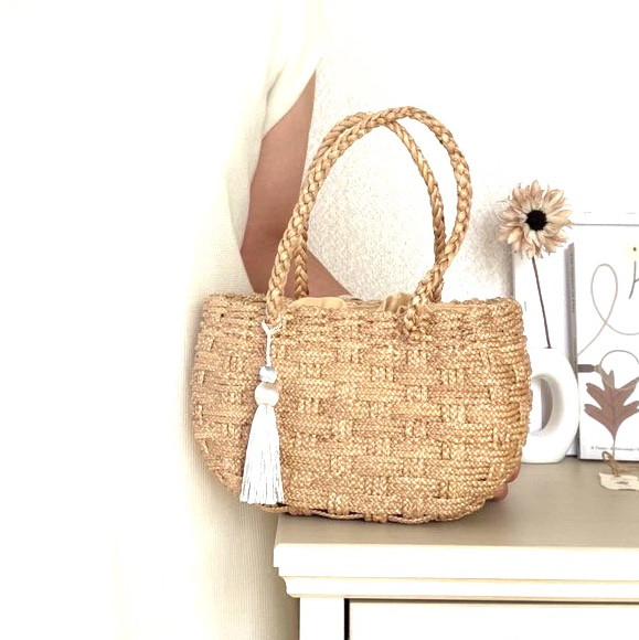 手作りカゴバック　タッセル付き
