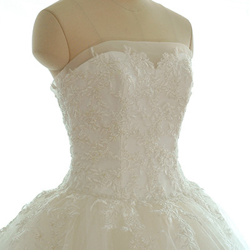 ウエディングドレス 透明感のあるエアリーチュールドレス 9号サイズ