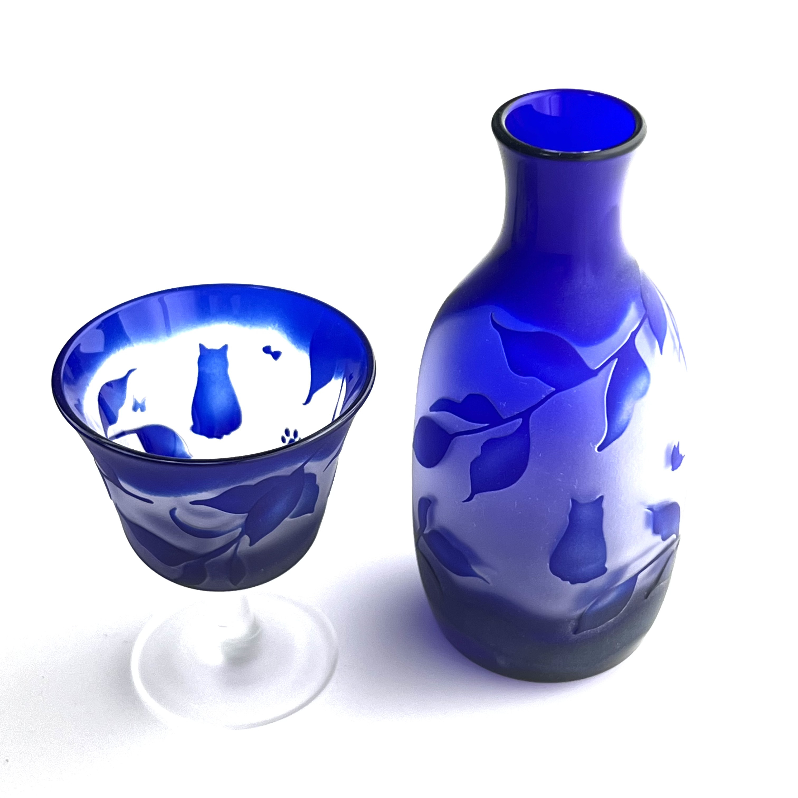 1点のみ【江戸硝子】ねこ&蝶々　徳利と足付きおちょこセット　酒器セット　おひとり様　一輪挿し