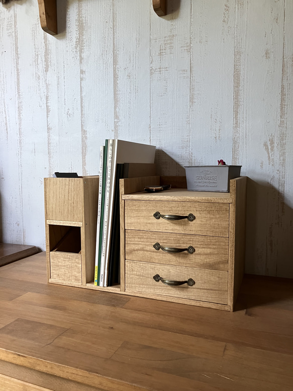 マルチに収納できる　デスクオーガナイザー 1枚目の画像