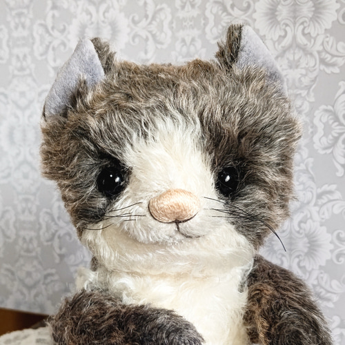 ぽってり猫さん チャコールグレー／テディベアタイプの猫のぬいぐるみ