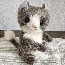 ぽってり猫さん チャコールグレー／テディベアタイプの猫のぬいぐるみ