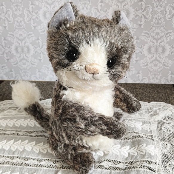 Sugar eriko作家 猫 ぬいぐるみ テディベア ハンドメンド ぽってり猫さん チャコールグレー／テディベアタイプの猫のぬいぐるみ