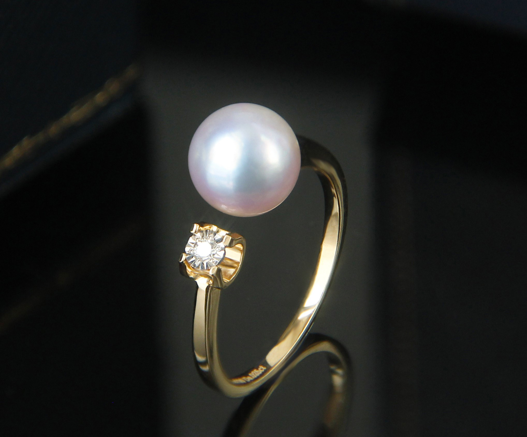 【La Corser】日本製 7-9.5mm アコヤ海水真珠 ダイヤモンド象嵌 18Kゴールド ブルヘッドスタイル 厚手ゴールド